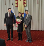 Семья Курдюмовых их поселка Эльбан награждены медалью ордена «Родительская слава»